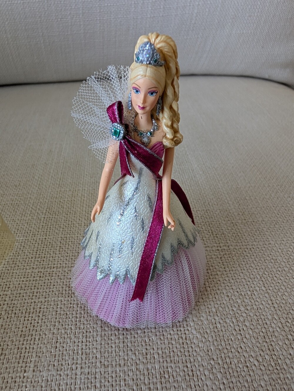 Vintage 2005 Hallmark Keepsake Barbie Celebration Ornament - Pink and White - Picture 7 of 10